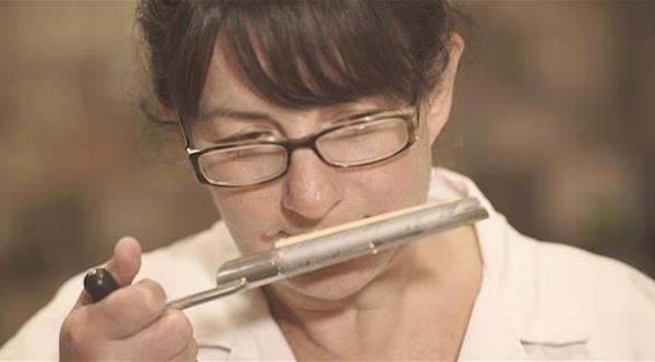 شركة تدفع لموظفة 30 ألف دولار تأميناً سنوياً على أنفها