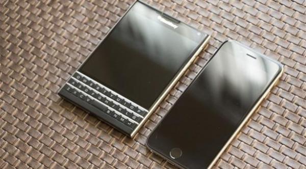 بلاك بيري تطلق عرض استبدال آي فون بهاتفها باسبورت