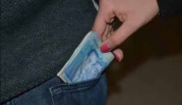 هذا مصير شرطي مغربي تلقى رشوة من أجنبيتين بمطار مراكش مقابل هذا الامر