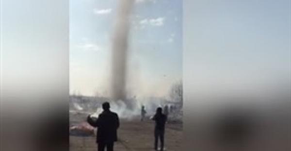 بالفيديو.. دوامة غريبة تظهر داخل مدفن في الصين