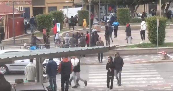 حراكة يحولون مدخل مدينة مليلية المحتلة إلى حلبة للاشتباكات اليومية