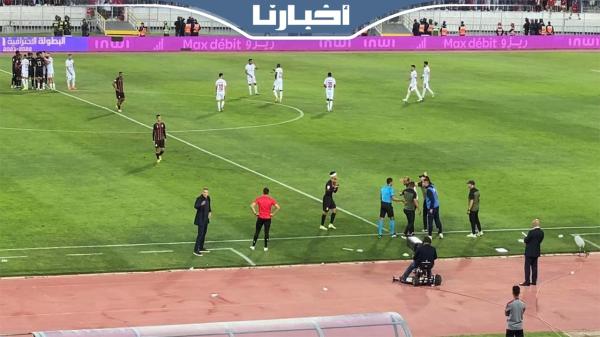 لاعبو الجيش الملكي يحتجون بشدة على التحكيم