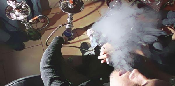 حدث بمارتيل...رجل أعمال معروف يقيم حفل زفافه بمقهى للشيشة تجنبا للفضيحة