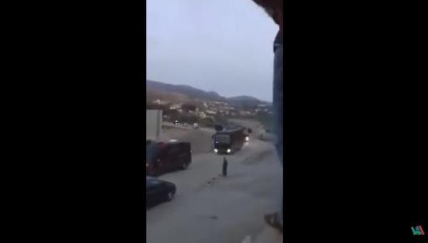 شاهد كيف رد نشطاء حراك الحسيمة على دخول سيارات الأمن