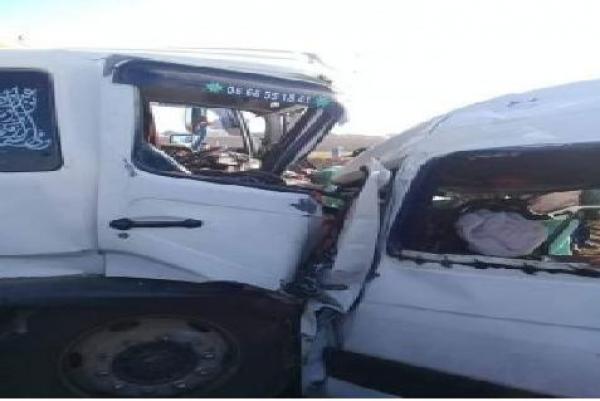 فاجعة بالصور..اصطدام "بيكوب" لنقل عاملات الفلاحة بشاحنة كبيرة يُخلف حصيلة ثقيلة في الأرواح