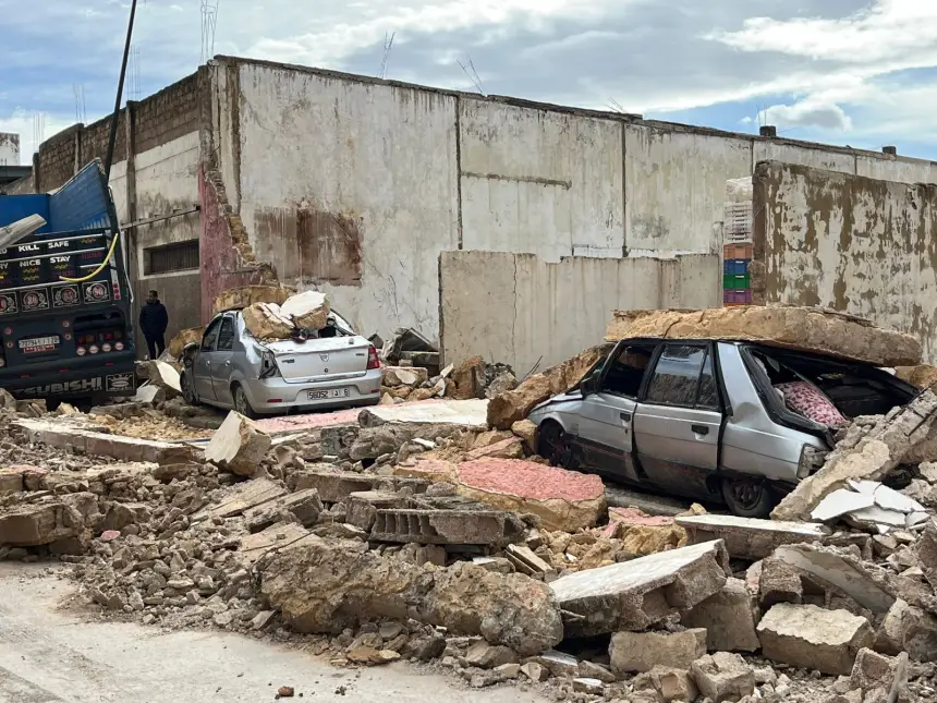 رياح قوية تتسبب في خسائر مادية كبيرة بأحد المصانع ضواحي مدينة فاس