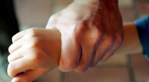 ضجة بسبب متابعة مدرس اعتدى جنسيا على تلميذاته في حالة سراح