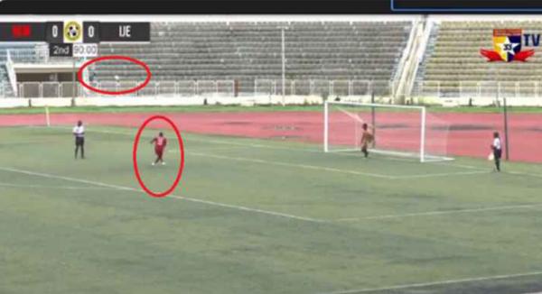 لاعب نيجيري يهدر ركلة جزاء بطريقة غريبة ومضحكة (فيديو)