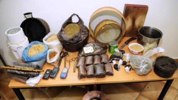 فضيحة .. 3 لاعبين من فريق مغربي متورطون في استهلاك "المعجون" قبل مباراة في الدوري 