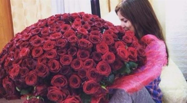 باقات أزهار باهظة الثمن للإيجار بمناسبة يوم المرأة العالمي