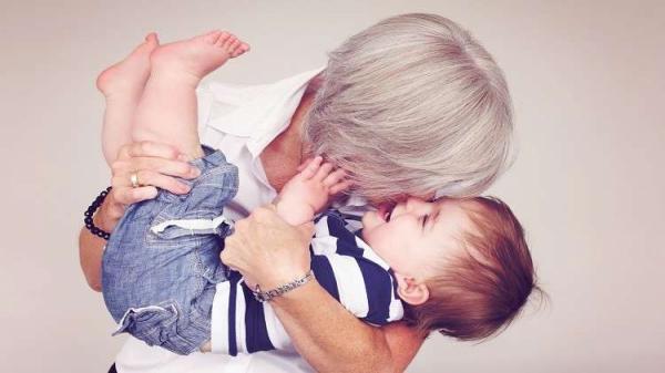 كيف تساعد عيادات التلقيح البريطانيات على الإنجاب في عمر الـ 60؟