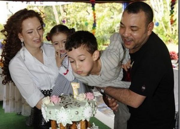 طاقم موقع "أخبارنا المغربية" يبارك لولي العهد المولى الحسن عيد ميلاده