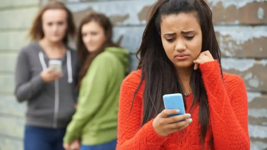 دراسة تُحذر:منصات التواصل تضرّ بنفسية المراهقين… والفتيات الأكثر تأثرا