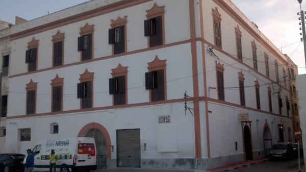 الجديدة ترفض التخلي عن معلمتيها التاريخيتين: فندقي فرنسا والمغرب