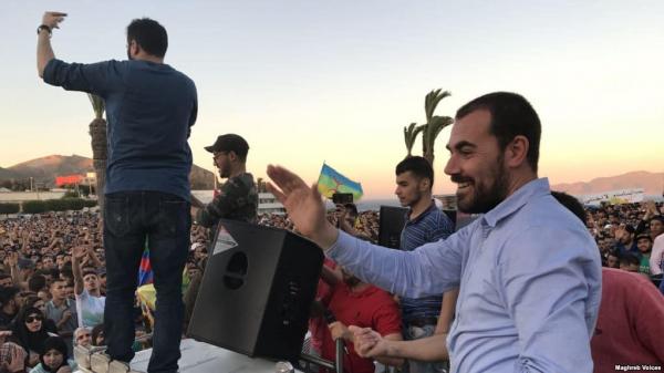 من داخل الزنزانة : ناصر الزفزافي يبعث برسالة عاجلة إلى أهالي الريف قبيل " مليونية " اليوم ( الفيديو )