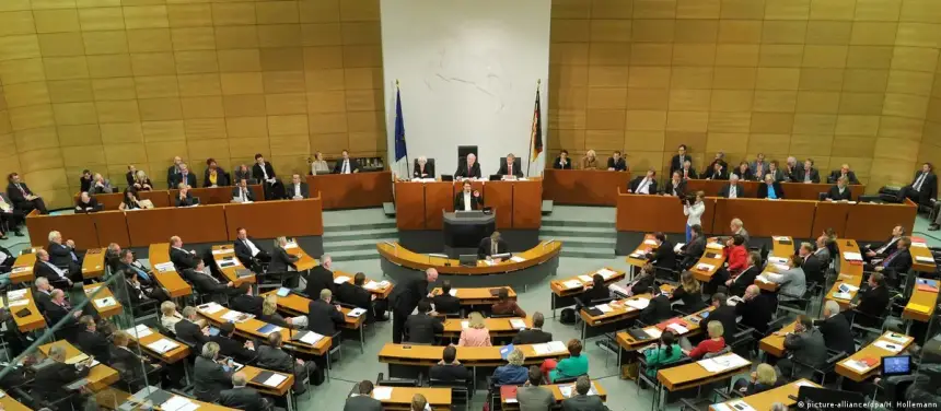 في برلمان ولاية ألمانية.. الرجال أقل إصغاءً لخطابات النساء!