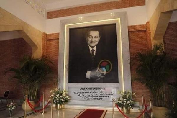 قضية "بذخ قبر مبارك" تثير ضجة في مصر (صور)