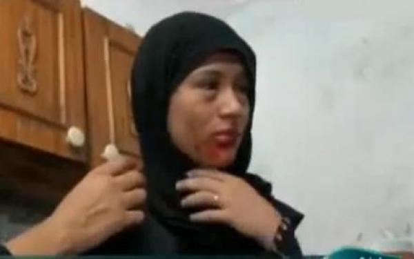 فتاة يمنية تتعرق دماً وتبكي حجراً