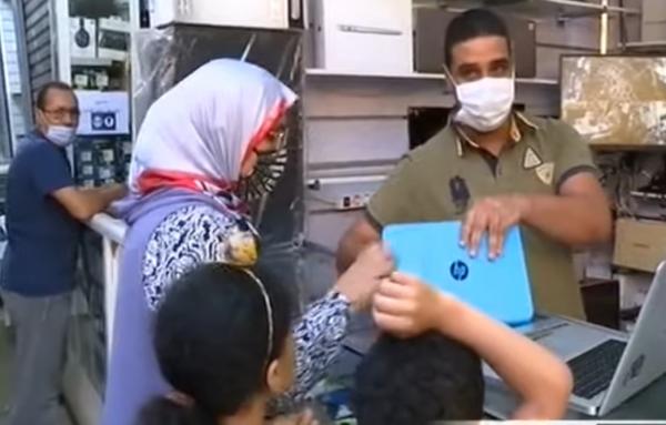 اعتماد التعليم عن بعد يدفع الأسر إلى اقتناء الحواسيب واللوحات الإلكترونية