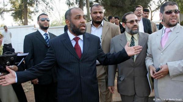 المركز المغربي لحقوق الانسان يصدر بيانا ناريا حول إعفاء الدولة لكوادر العدل والاحسان من الوظيفة العمومية