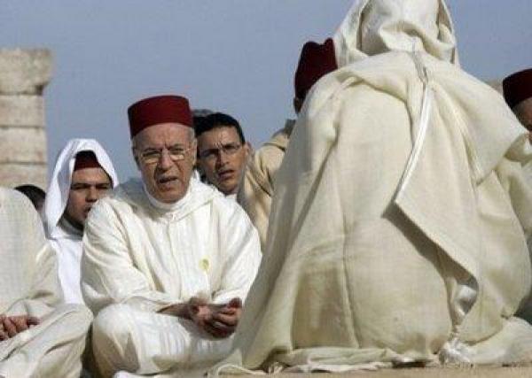 نظرات ساخرة في دليل وزارة الأوقاف الجديد ، \"وا دليل هذا \"