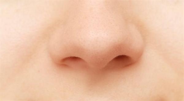 هل توجد صلة بين برودة الأنف والقدمين؟