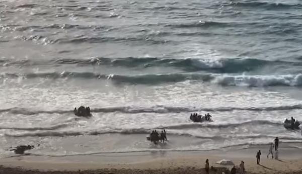 هجرة جماعية لمئات المواطنين الأفارقة انطلاقا من شاطئ أشقار بطنجة