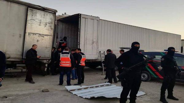 تفاصيل مثيرة عن عملية حجز أطنان من المخدرات محملة على متن "رموك" بأحد أحياء طنجة