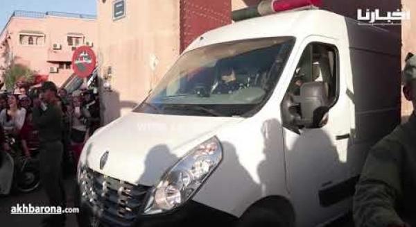 بعد ساعات من التحقيق..دنيا بطمة تخرج وسط هتافات الجماهير