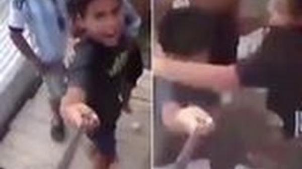 بالفيديو: سقف ينهار بأطفال أثناء التقاطهم صورة سيلفي