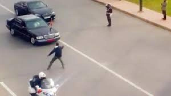 عدد المتربصين بالملك في تزايد بمراكش والأمن يلجأ إلى المطاردات