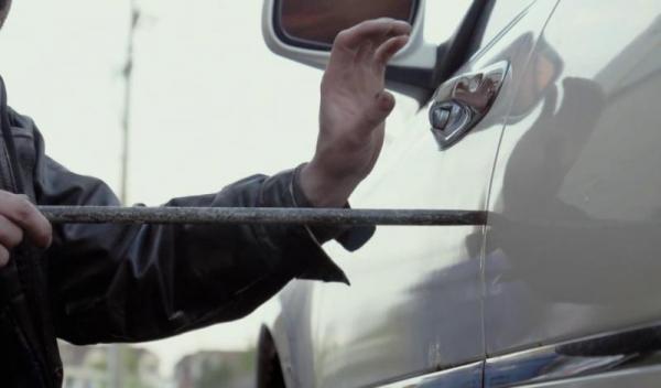 العثور على سيارة أستاذ مسروقة بسيدي الزوين يفجر فضيحة "جنسية" هذه تفاصيلها