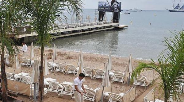 بلدية "كان" الفرنسية تحظر ارتداء "المايوه الشرعي"