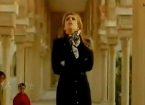 إدارة مسجد الحسن الثاني تنفي الترخيص لأمل حجازي بالتصوير بساحة المسجد‏