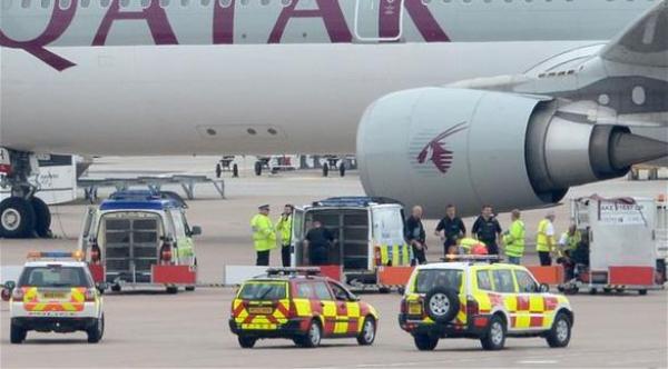 احتجاز راكب بريطاني في إندونيسيا بسبب حيازته لعبة تشبه القنبلة