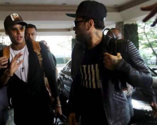 مشادة كلامية بين رونالدو و ألفيس قبل حفل الكرة الذهبية !