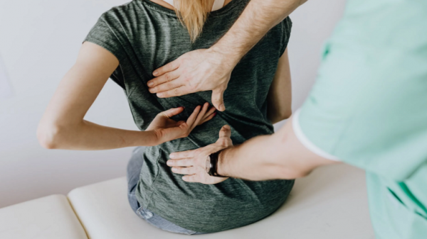 حذاري : هذه العلامة  في ظهرك قد تدل على الإصابة بسرطان الرئة!