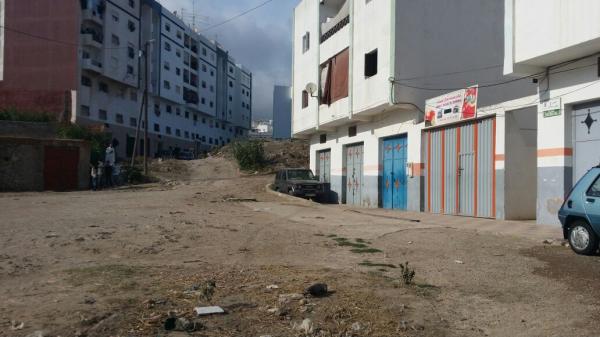 تطوانيون يفضحون ادعمار: "تهيئة الحي توقفت عند حدود مدرسة تابعة للبيجيدي ، وعازمون على التصعيد" (صور)