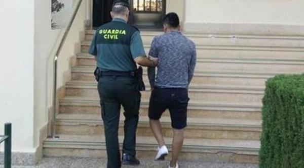 "شوهة" جديدة...الأمن الإسباني يعتقل مغربيا يمارس العادة السرية أمام المارة بالشارع العام