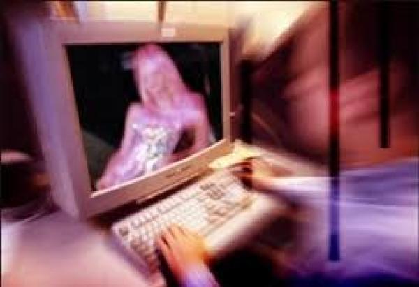 قلة الترابي...تلاميذ يفبركون صورا خليعة وإباحية لأساتذتهم بمراكش