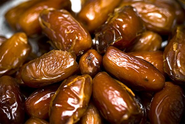 قبيل رمضان..الحكومة ترد على جدل التمور المسرطنة