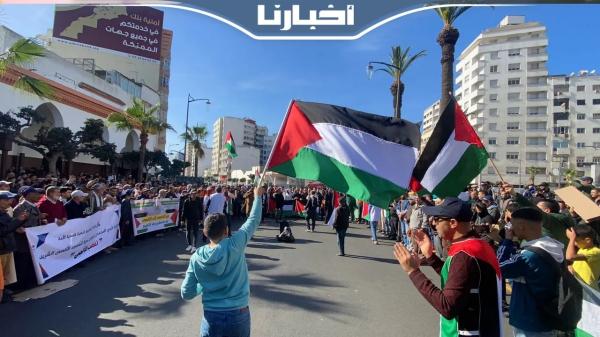 مصلون بالدار البيضاء يتضامنون مع الشعب الفلسطيني عقب صلاة الجمعة