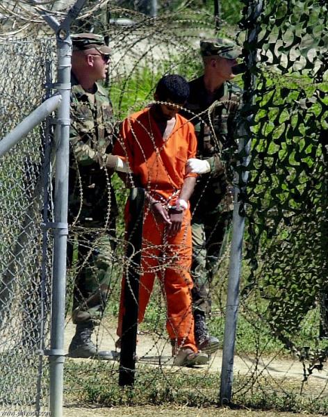 "هيومن رايتس ووتش" : المغرب سمح للمحققين الأمريكيين باستجواب معتقلي القاعدة على أراضيه