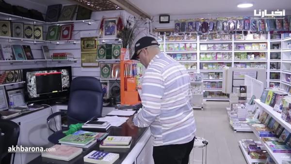 كتبي يوزع كتبا بالمجان ويوصلها لمنازل المواطنين تشجيعا للقراءة في الحجر الصحي