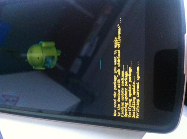 «جوجل» تطلق هاتفها «أندرويد1» الذكي الرخيص في الهند