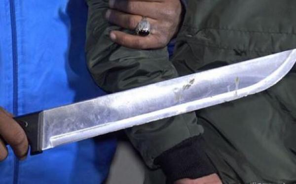 سائق طاكسي يدهس لصا حتى الموت ويصيب صديقه بجروح خطيرة لهذا السبب!