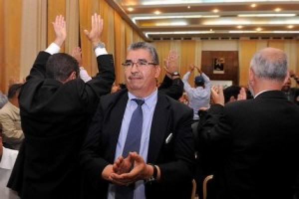 غضب جهات عليا على الصديقي منعته من أداء الصلاة رفقة الملك محمد السادس اليوم الجمعة