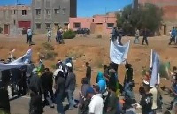 سكان امحاميد الغزلان ' يحركون ' إلى الحدود الجزائرية إحتجاجا على ' الحكرة '