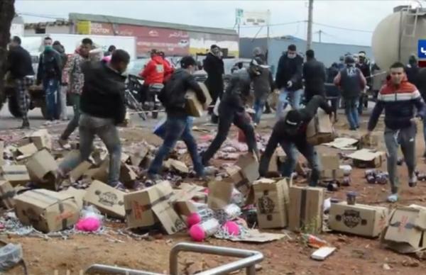 بالفيديو: حادثة سير خطيرة تعري جشع مواطنين..عوض أن يقدموا مساعدة للجرحى "مشاو كيتسابقو على الشكلاط"