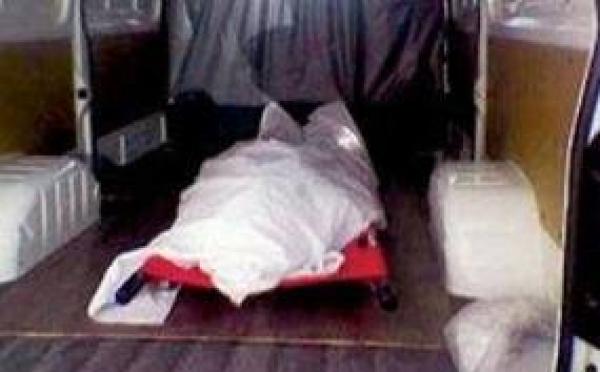 عاجل...لوحة خشبية تسقط على رأس عامل بناء وتودي بحياته